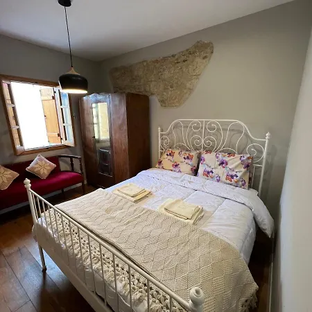 Eftis - Renovated Traditional House Holiday home *